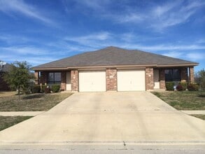 Building Photo - 1107 Cinch Dr