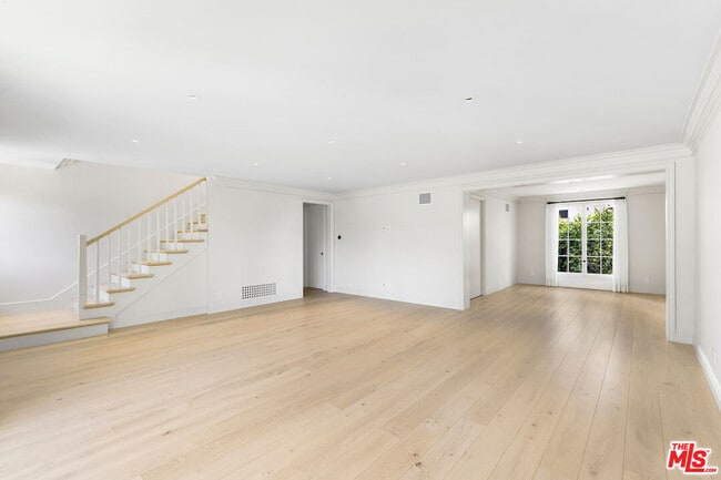 Building Photo - 152 S Camden Dr