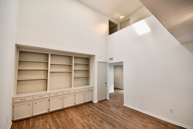 Foto del edificio - 4404 Basswood Ln