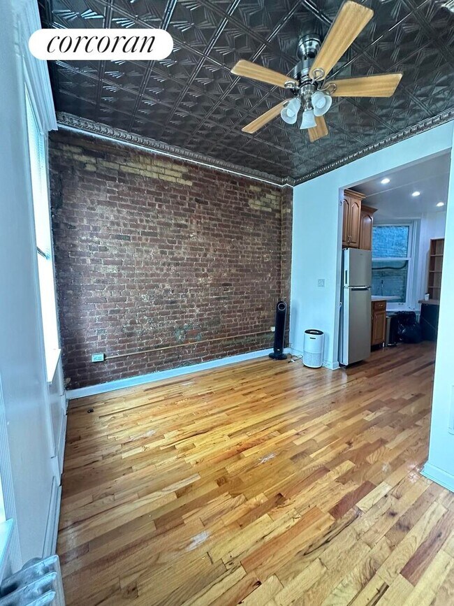 Foto del edificio - 349 W Broadway