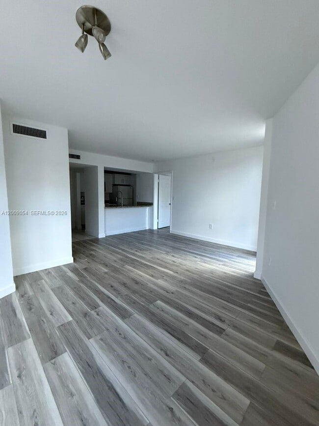 Foto del edificio - 6955 NW 186th St