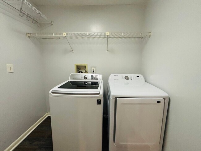 Foto del edificio - 3 Bedroom, 3 Bath Two-Level Townhouse