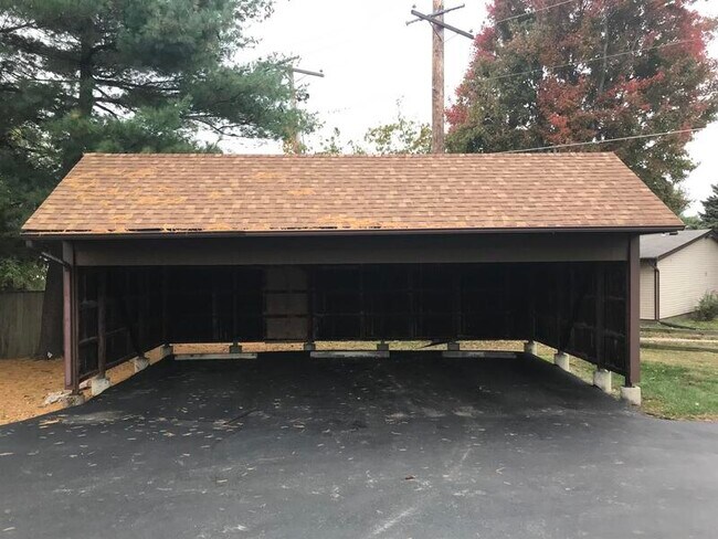 Building Photo - 443 Colleen Dr