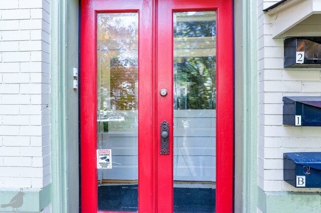 Building Photo - Three Bedroom Columbia Heights Abode!