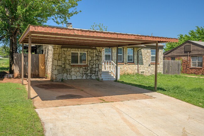 Foto del edificio - 713 NE 34th Terrace