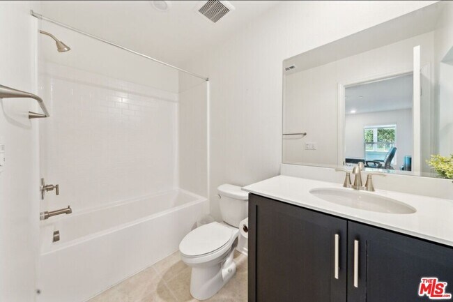 Foto del edificio - 605 Daniel Freeman Cir