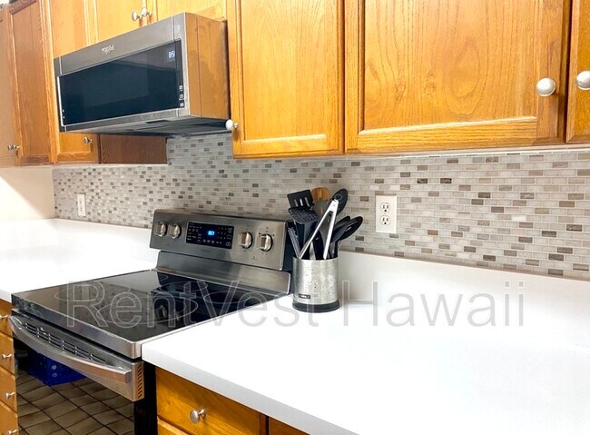 Building Photo - 320 Lale St