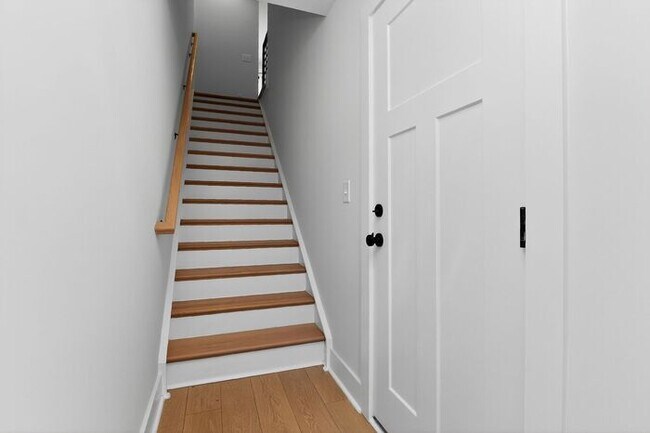 Foto del edificio - Brand New, Stunning 3BD/3.5BA Townhome on Graham w/ Full Bath on Top Floor! SUMMER SPECIAL! 50% O...