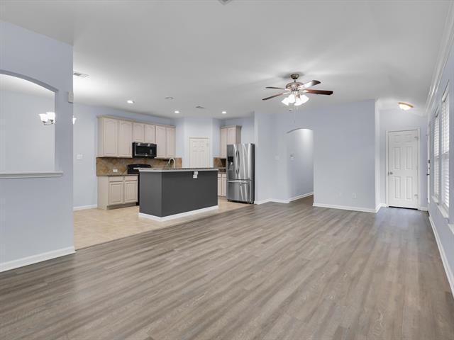 Foto del edificio - 1427 Ravenwood Dr