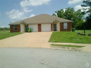 Building Photo - 209 Graystone Cir