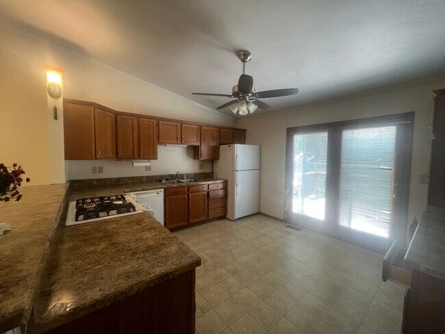Foto del edificio - 6327 Brent Dr