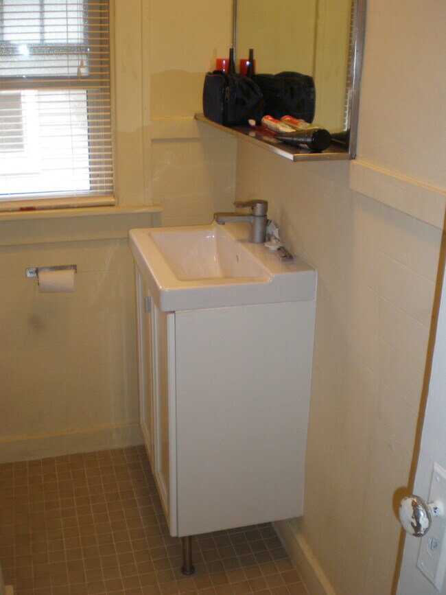 Foto del edificio - 1319 S State St