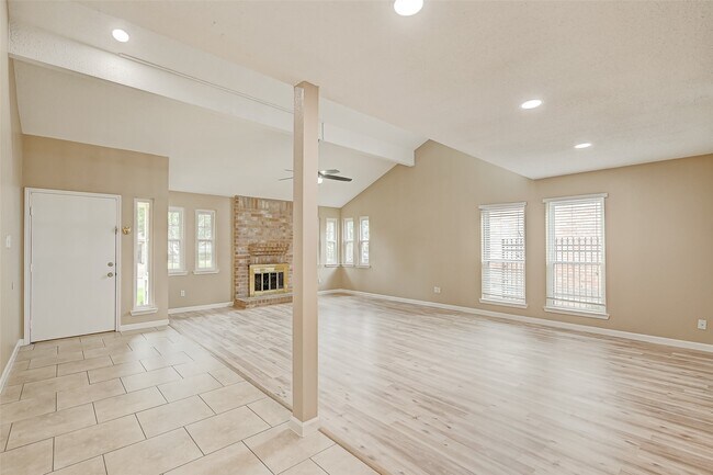 Foto del edificio - 2302 Brook View Ln