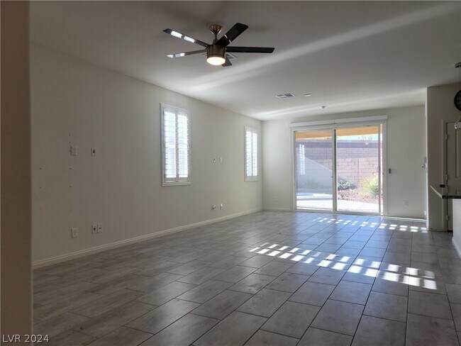 Foto del edificio - 9149 Cocowoods Pl