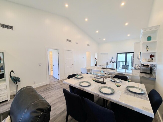 Building Photo - 5801 N Ocean Blvd