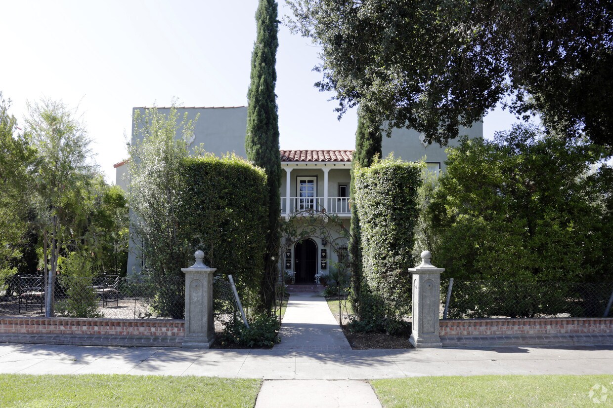 Foto del edificio - Chestnut Avenue Apartments