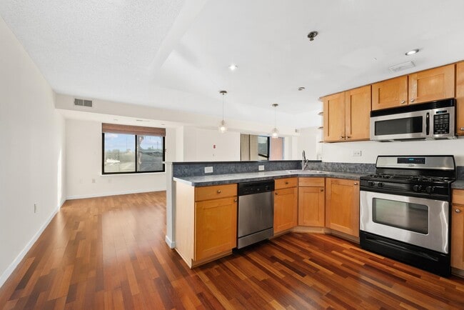 Building Photo - 700 1st St