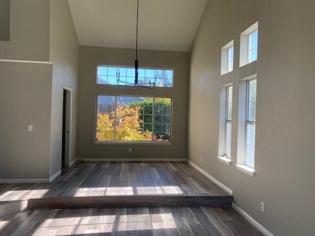 Foto del edificio - Beauty in East Petaluma ~ Gorgeous Spacious Home