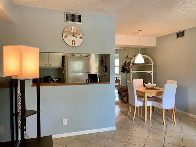 Foto del edificio - 7070 Golf Colony Ct