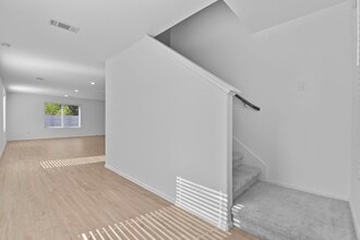 Building Photo - 18718 Clearwater Brk Dr