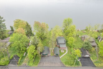 Building Photo - 121 Bearfort Rd