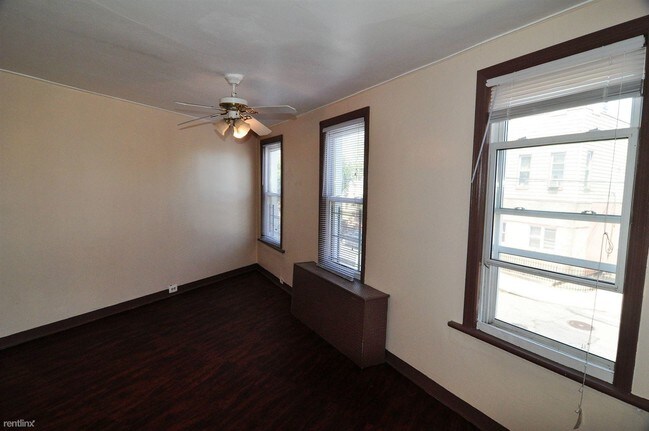 Foto del edificio - 3 br, 1 bath Apartment - 6728 Forest Ave