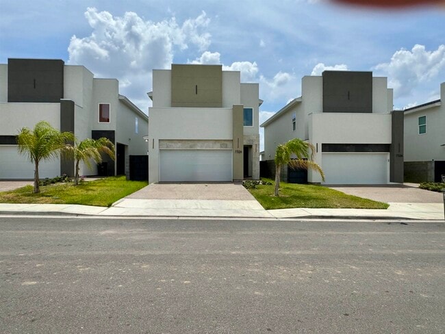 Building Photo - 7524 Cresta Bella St