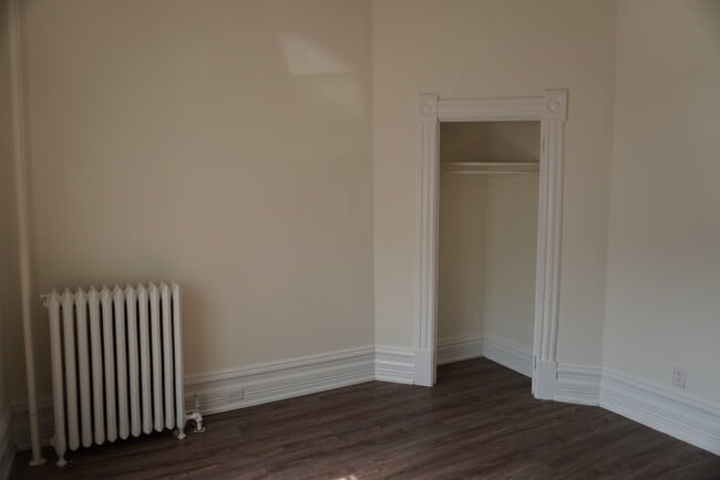 Building Photo - 455 Besserer St
