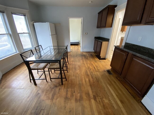 Building Photo - 6 br, 2 bath House - 510 Benjamin St