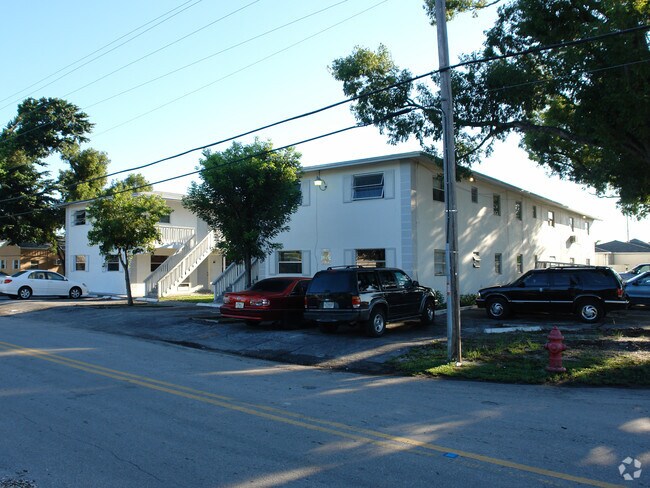 Building Photo - 600 NE 5th Ave