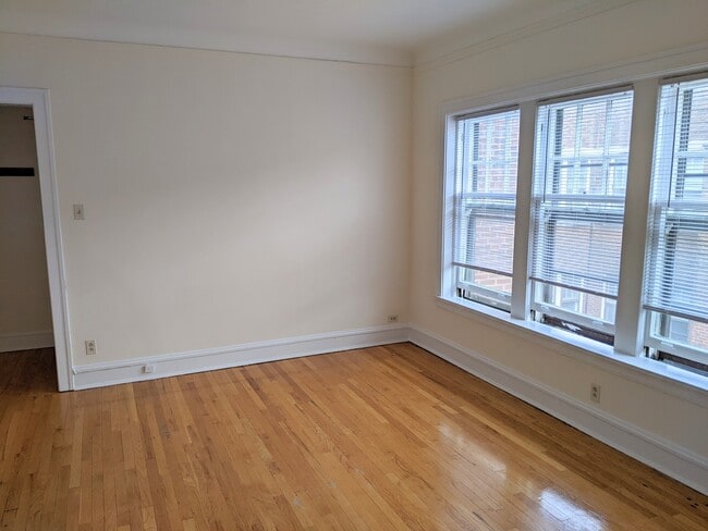 Building Photo - 729 Hinman Ave