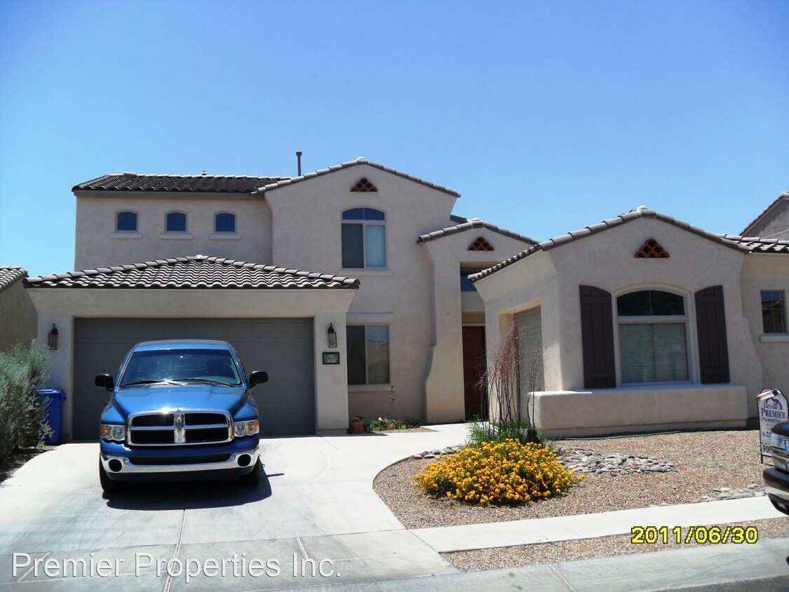 4 br, 2.5 bath House - 308 E Via Puente de...