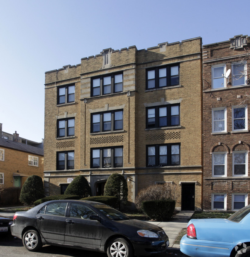 Building Photo - 6334-6338 N Artesian Ave