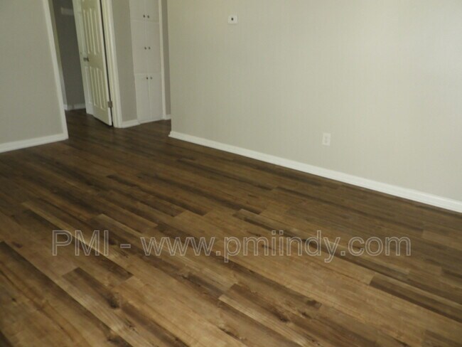 Foto del edificio - 563 E 107th St