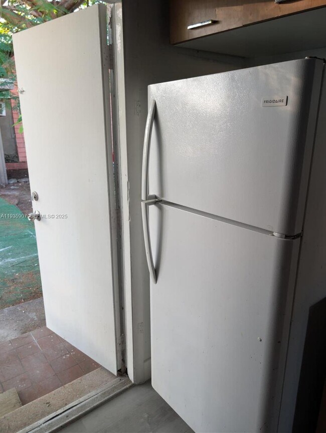 Foto del edificio - 2910 SW 7th St