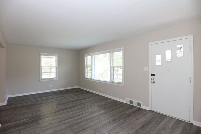 Building Photo - Spacious Broad Ripple 2 Bedroom Home!