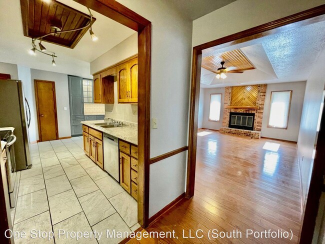 Foto del edificio - 5 br, 3 bath House - 1704 NW 9th St