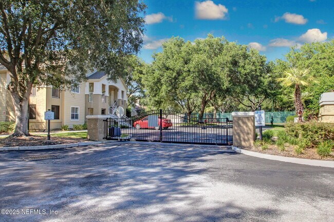 Building Photo - 9 Arbor Club Dr