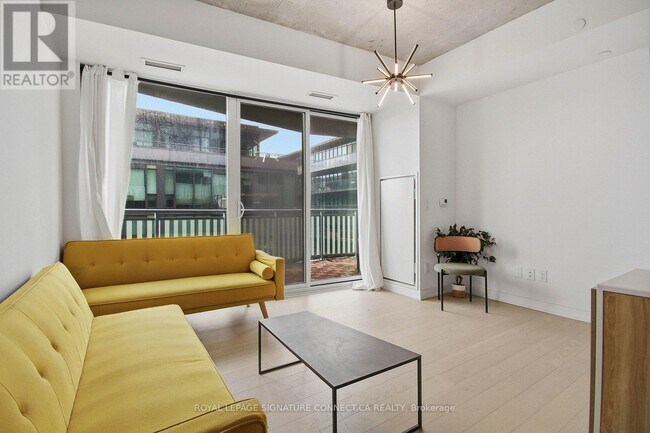 Photo du bâtiment - 45 Baseball Pl