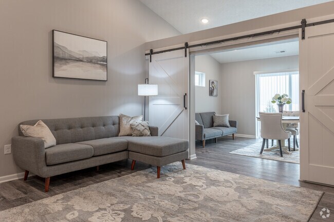 2BR, 2BA - 1365SF - Sala de estar - Chestnut Hills