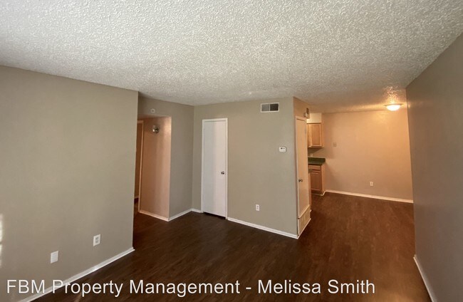 Building Photo - 300 300 N Wells Dr
