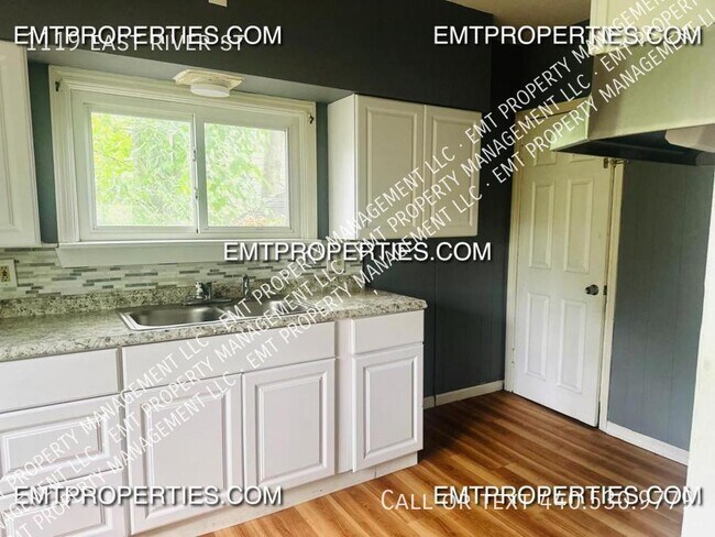 Building Photo - 1119 east river