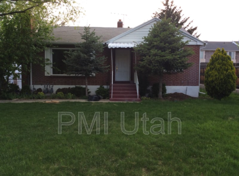 Primary Photo - 1926 S Columbia Ln