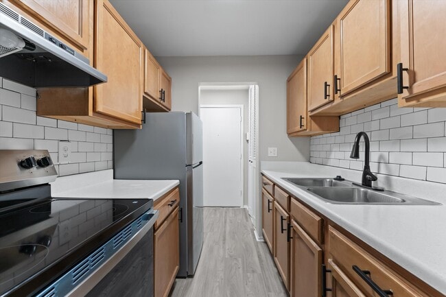 Building Photo - The Reserve at Warren