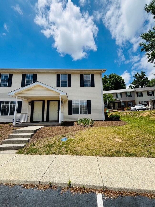 Building Photo - 874 Patrick Henry Dr