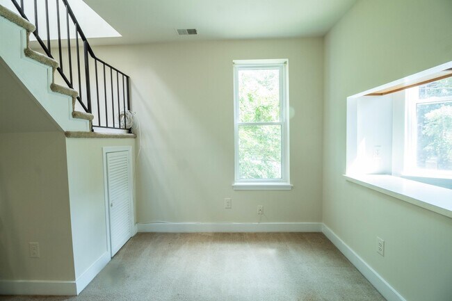 Building Photo - 1810 Ingleside Terrace NW