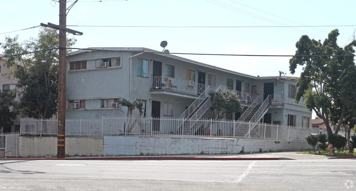 Primary Photo - 3576 Marguerite St