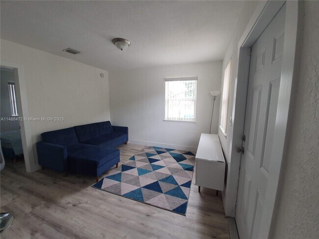 Foto del edificio - 2392 NW 9th St