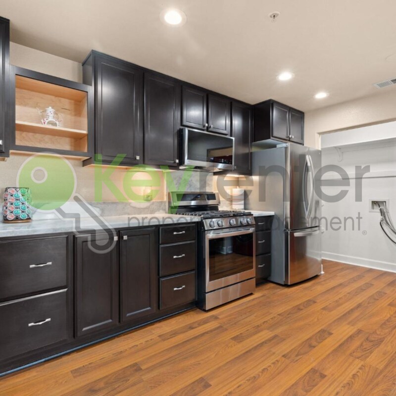 Foto principal - 1501 Secret Ravine Pkwy