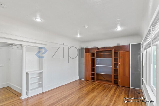 Building Photo - 2110 Essex St